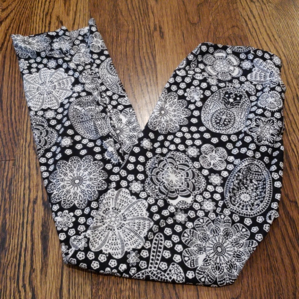 Lularoe OS Bunny Leggings